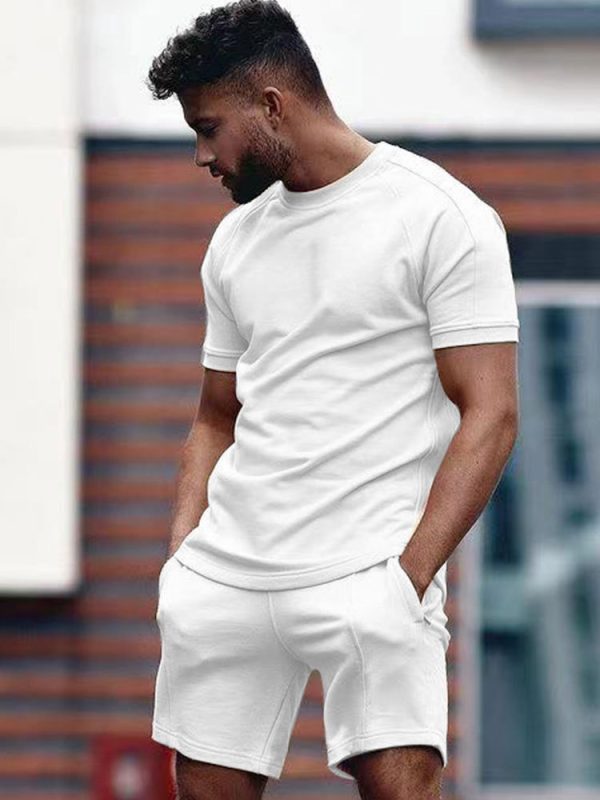 Ensemble  short T-shirt décontracté à manches courtes.