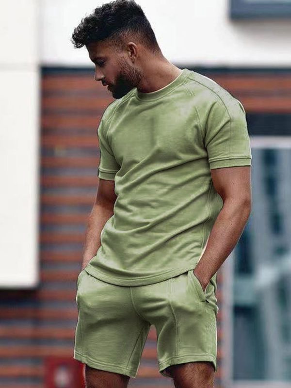 Ensemble  short T-shirt décontracté à manches courtes.